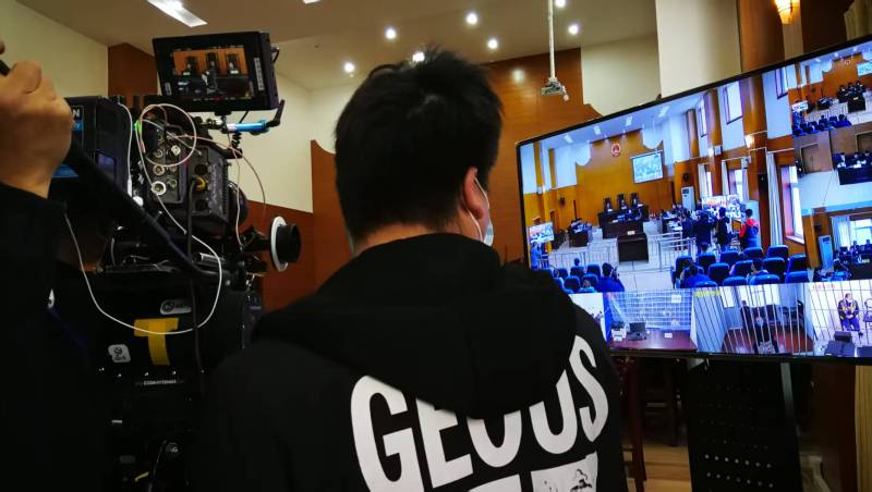 AI生成VS人工创意——宣威市广告片拍摄公司的技术浪漫主义实践